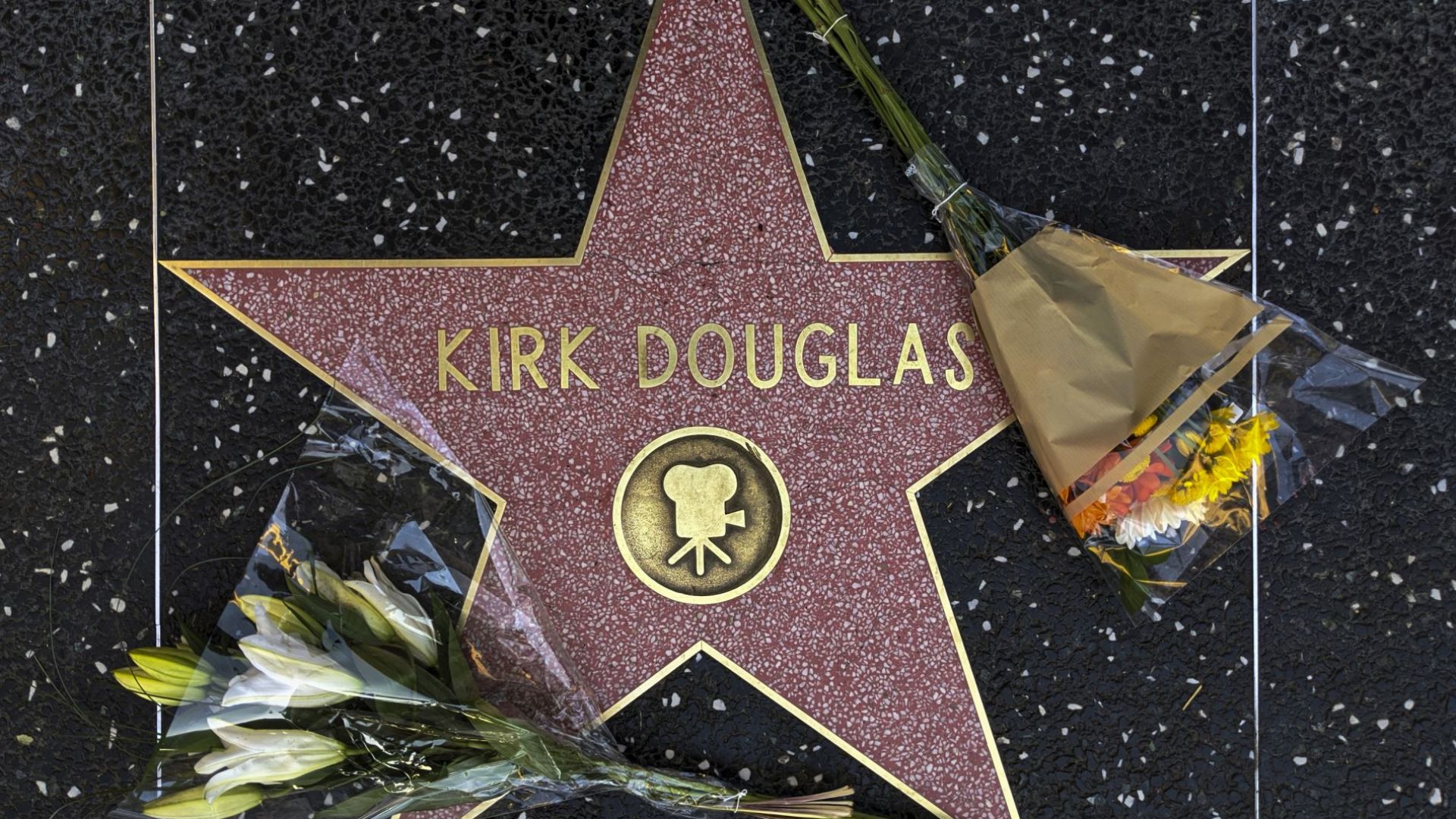 Един от най великите актьори на всички времена Кърк Дъглас