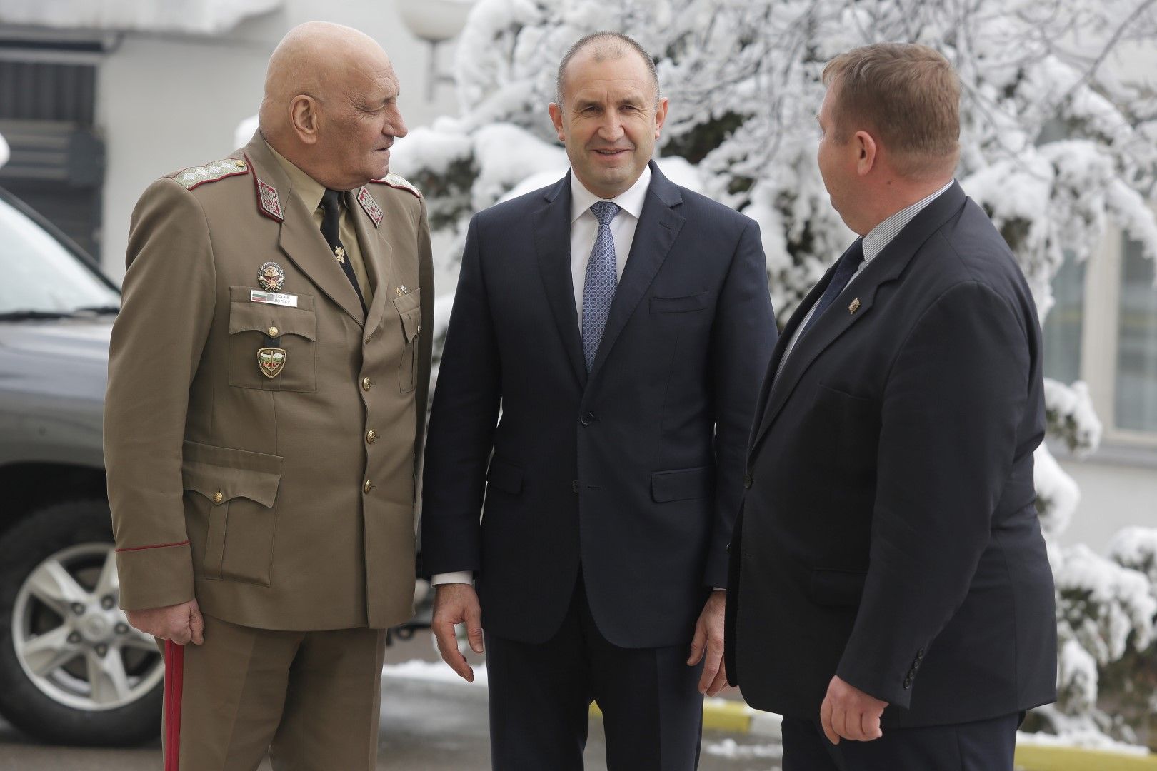 Ген. Боцев, президентът Радев и министърът на отбраната Красимир Каракачанов, 6 февруари 2020 г.ан