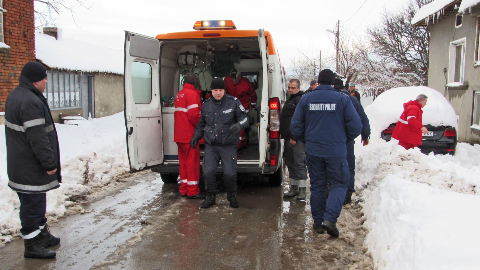 Стабилизираха състоянието на обгазеното семейство от Сливо поле Те са