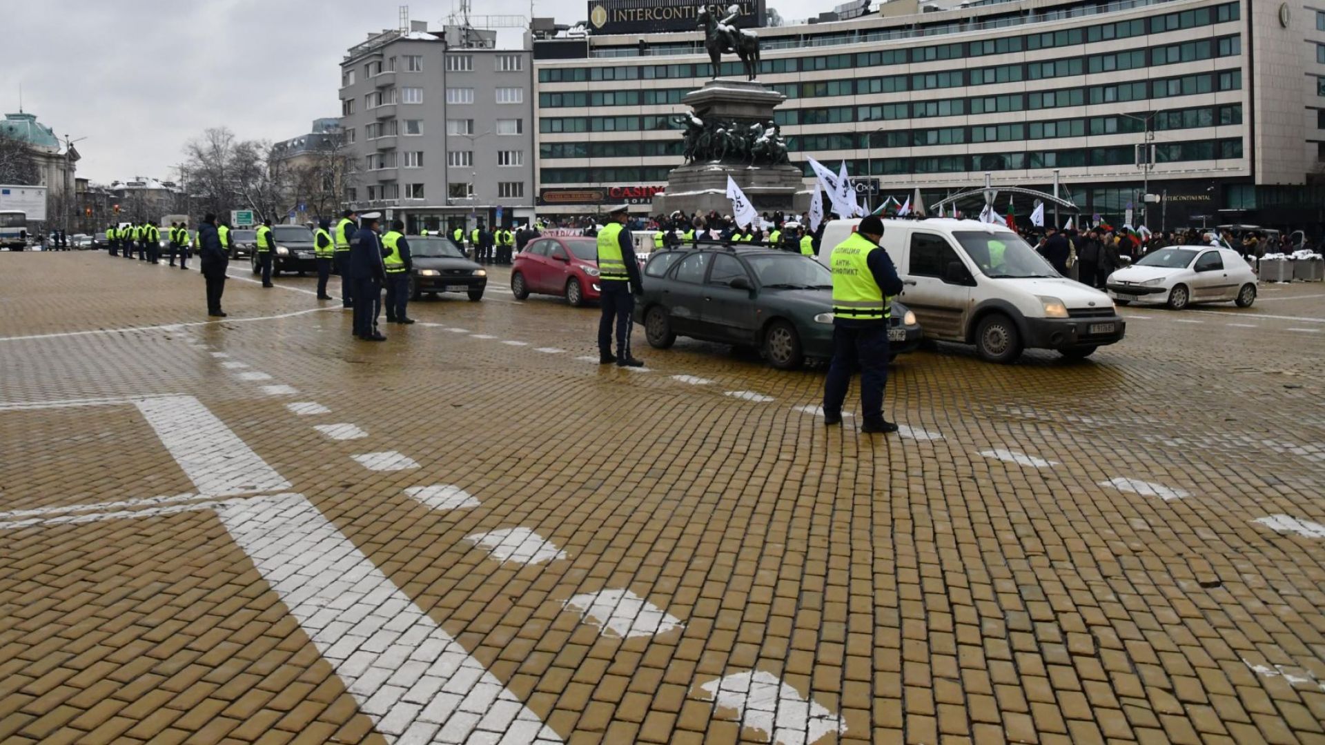 Поддръжници на партия Възраждане спряха движението в района на Орлов