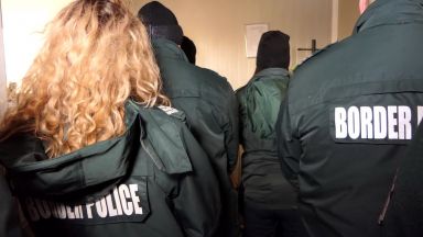 7 от корумпираните митничари от Калотина остават в ареста
