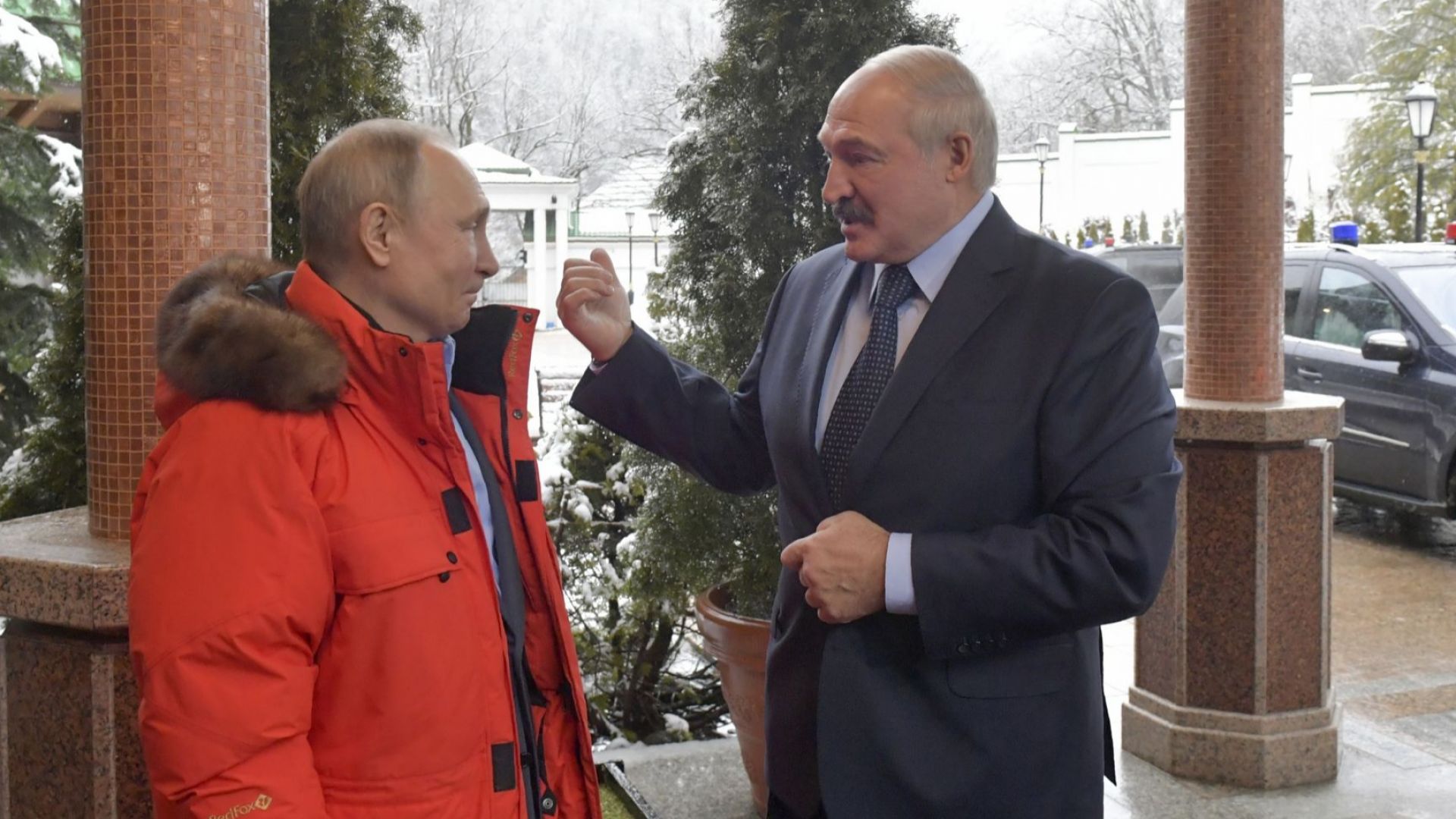 Путин и Лукашенко не се споразумяха по петролния спор, но играха хокей (снимки)