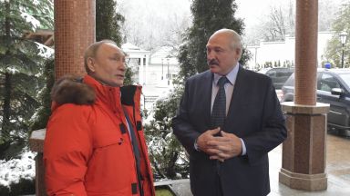 Путин и Лукашенко се срещнаха на руски космодрум за годишнината от полета на Гагарин (видео)