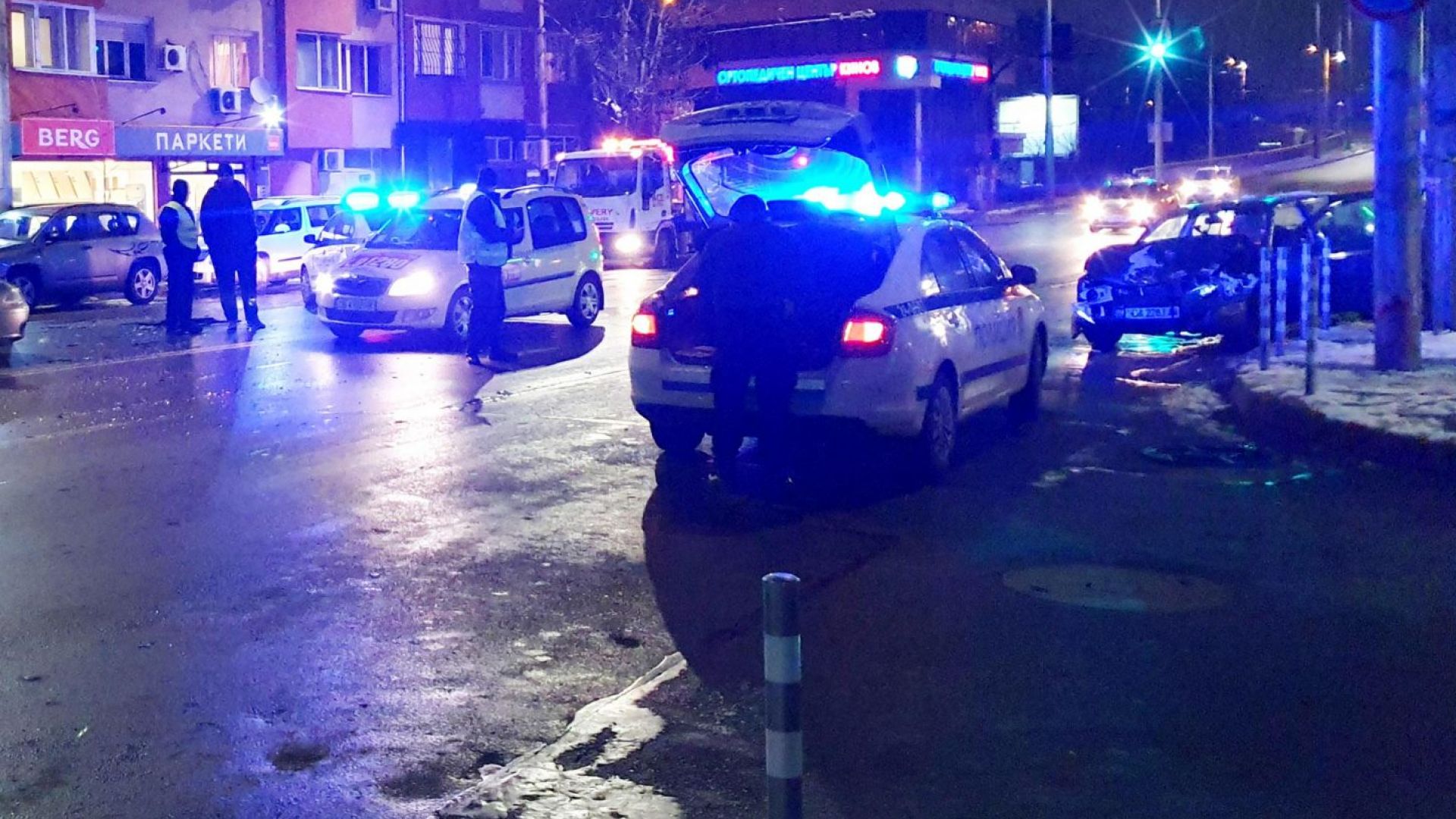 Два автомобила катастрофираха тази вечер на булевард Дондуков в столицата