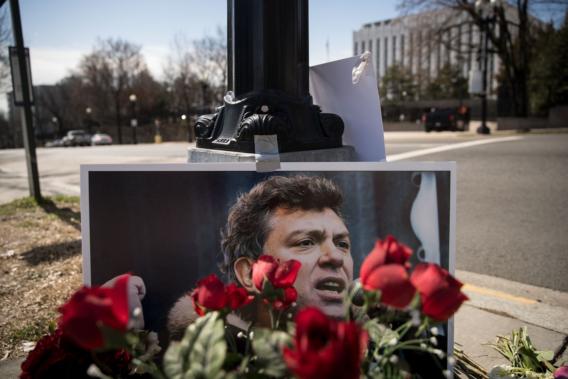 Площадът пред руското посолство във Вашингтон, който бе преименуван на името на Борис Немцов Площадът пред руското посолство във Вашингтон, който бе преименуван на името на Борис Немцов
