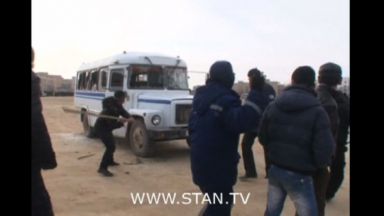 Етнически сблъсъци в Казахстан: 8 жертви и над 40 ранени при масов бой и погроми (видео)