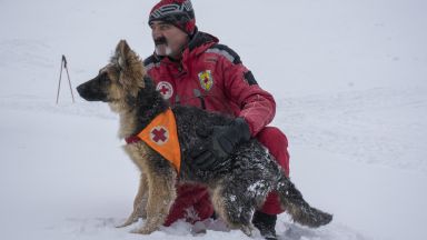 Повече от денонощие планински спасители издирват изчезналия в Рила планина