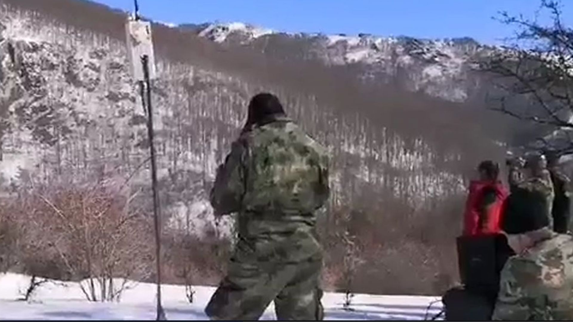 Военните показаха кадри от издирването на бащата и сина в Балкана (видео)