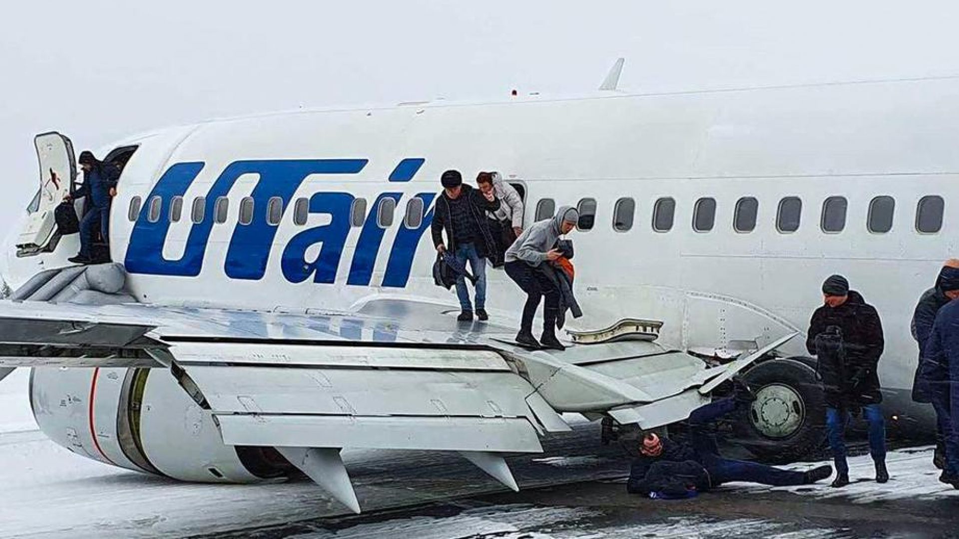 Пътнически самолет Боинг 737 осъществи твърдо кацане на летището в Усинск