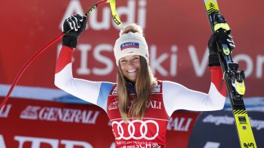 Швейцарка с първа победа на Супер Г в отсъствието на опечалената Шифрин