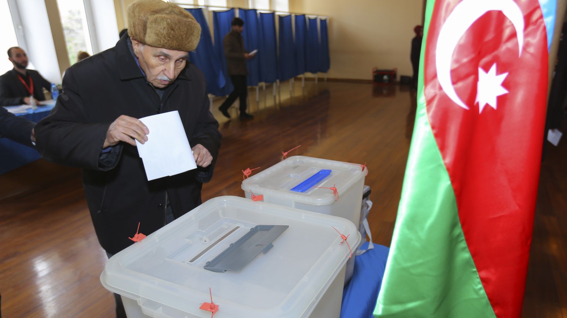 Управляващата партия Нов Азербайджан спечели днес предсрочните парламентарни избори в