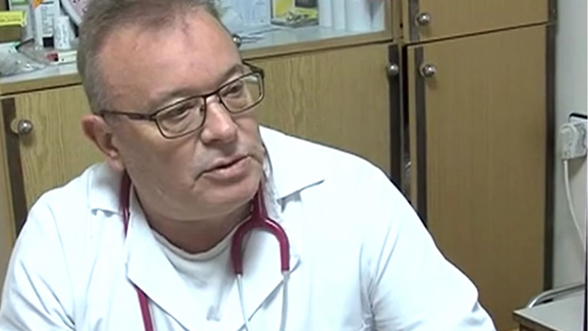 Общопрактикуващият лекар д р Люсиен Михов е бил пребит по време на