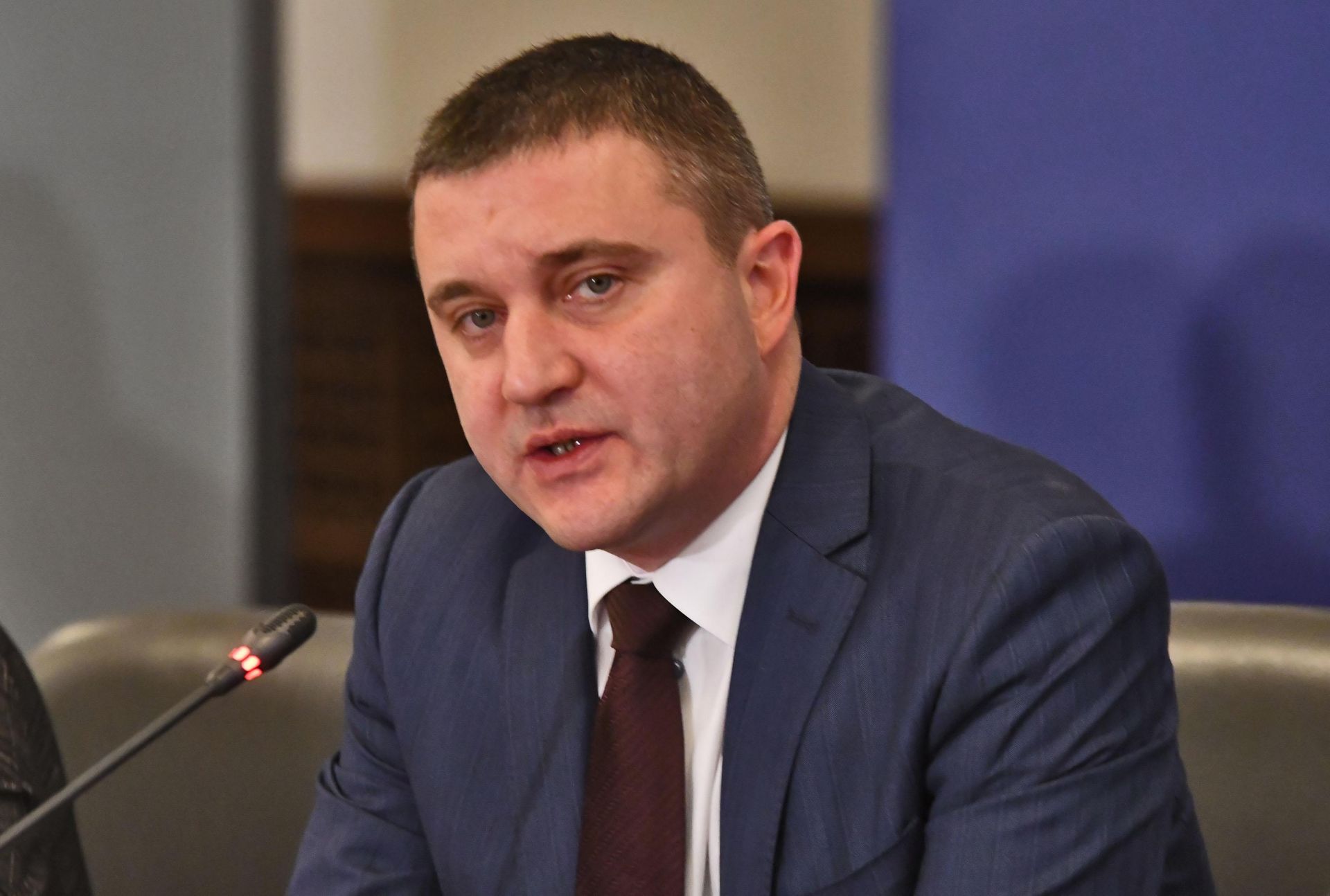 Финансовото министерство не бърза с преразглеждане на икономическата си прогноза, каза Горанов