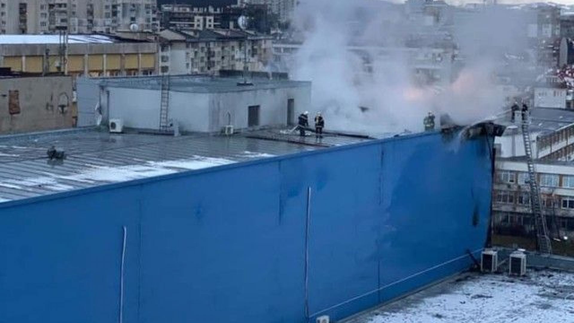 Пожар е избухнал в търговския център в столичния квартал Гео