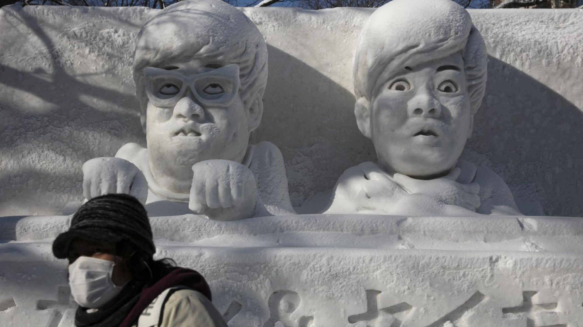 Фестивалът на снега в Сапоро тази година преминава без сняг