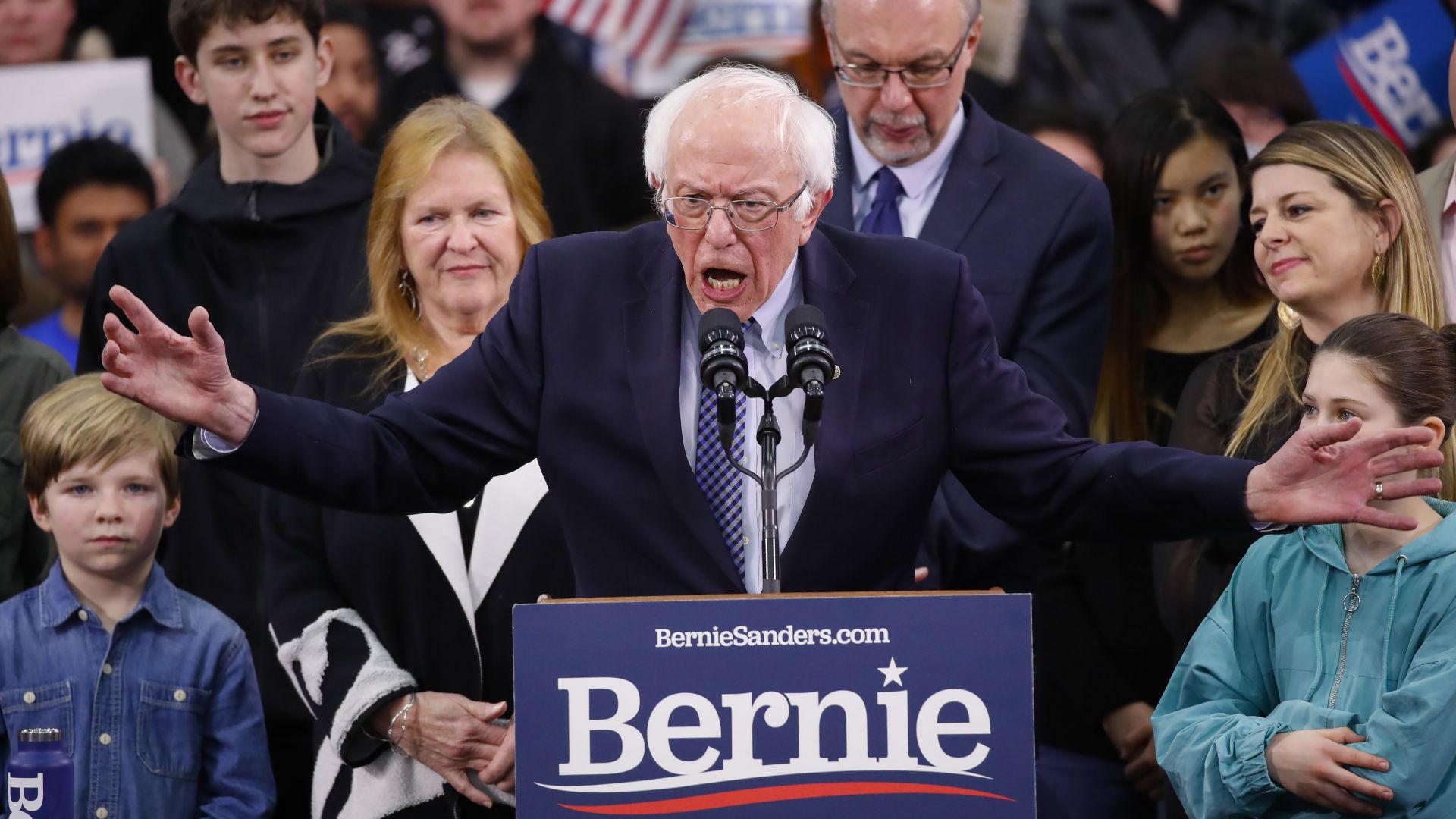 Бърни Сандърс печели първичните избори на демократите в щата Ню