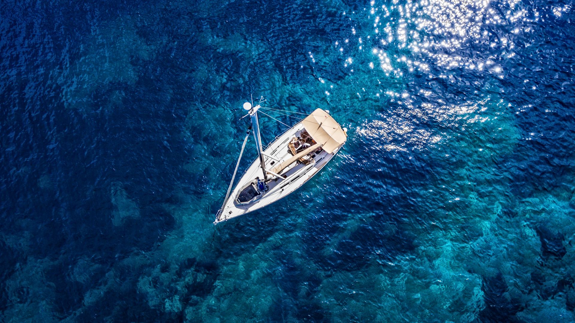 Двама мъже една жена и момиченце оцеляха след като бедстваха