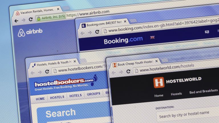 Италия разследва Booking.com за толериране на клиенти, които плащат по-високи комисионни