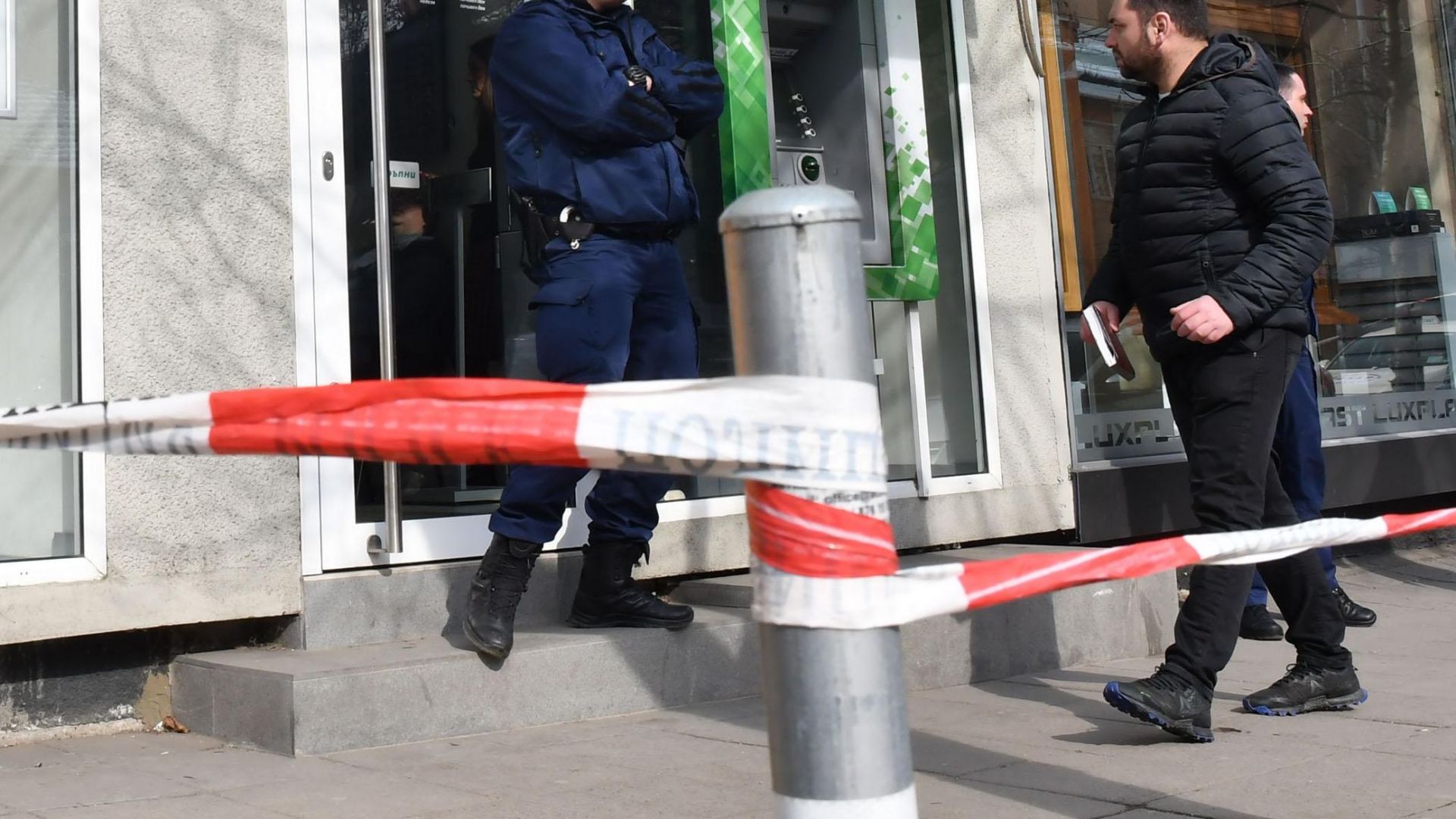 Пореден въоръжен грабеж бе извършен в банка в София. Маскиран