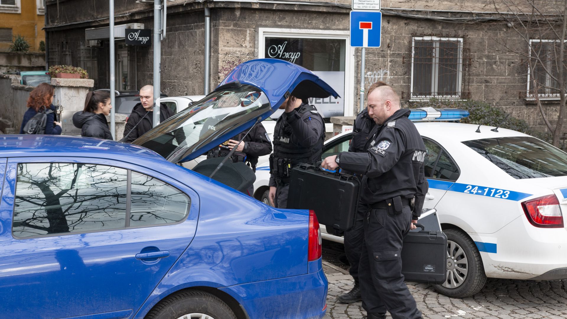 Прокурори и полицаи нахлуха в емблематичния ресторант "Грозд" 