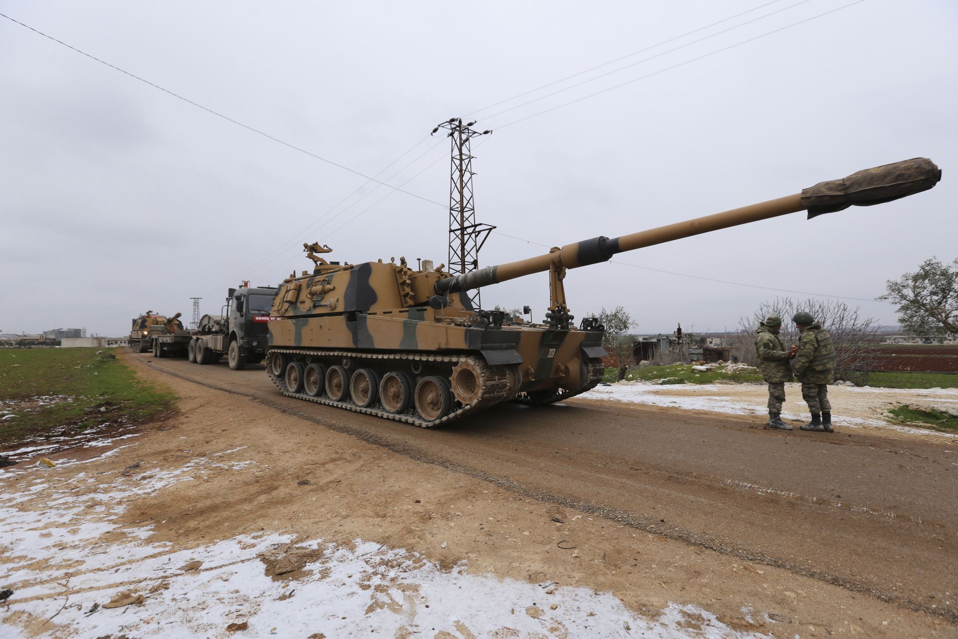 Турски танкове и други бойни машини навлязоха в провинция Идлиб