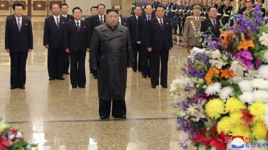 Ким Чен-ун посети мавзолея на баща си по случай годишнината от рождението му