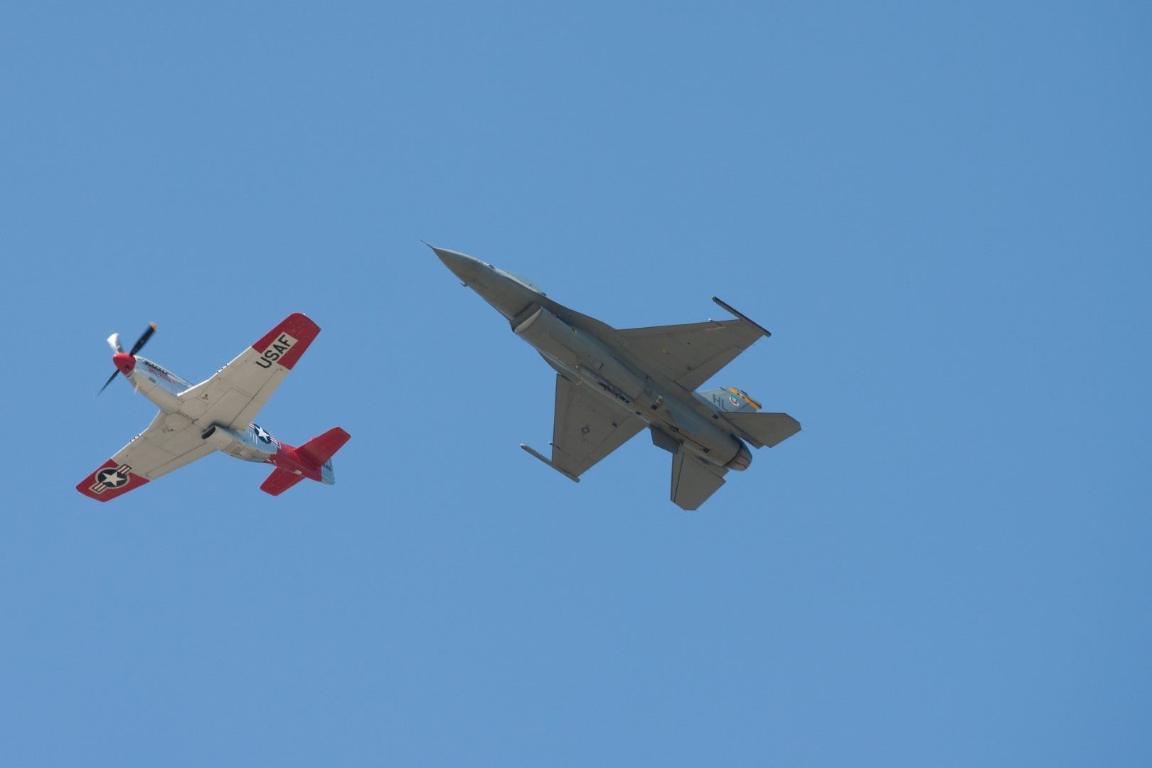 P-51 Mustang и F-16