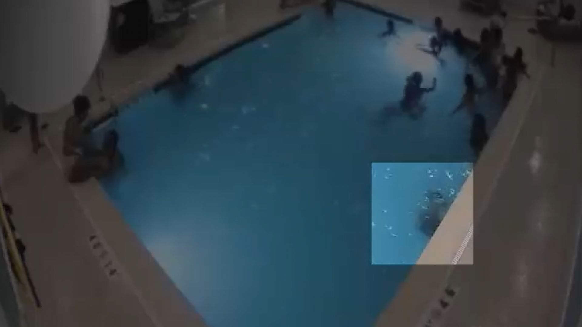 9-годишно момиче спаси потънало в басейн момченце (видео)