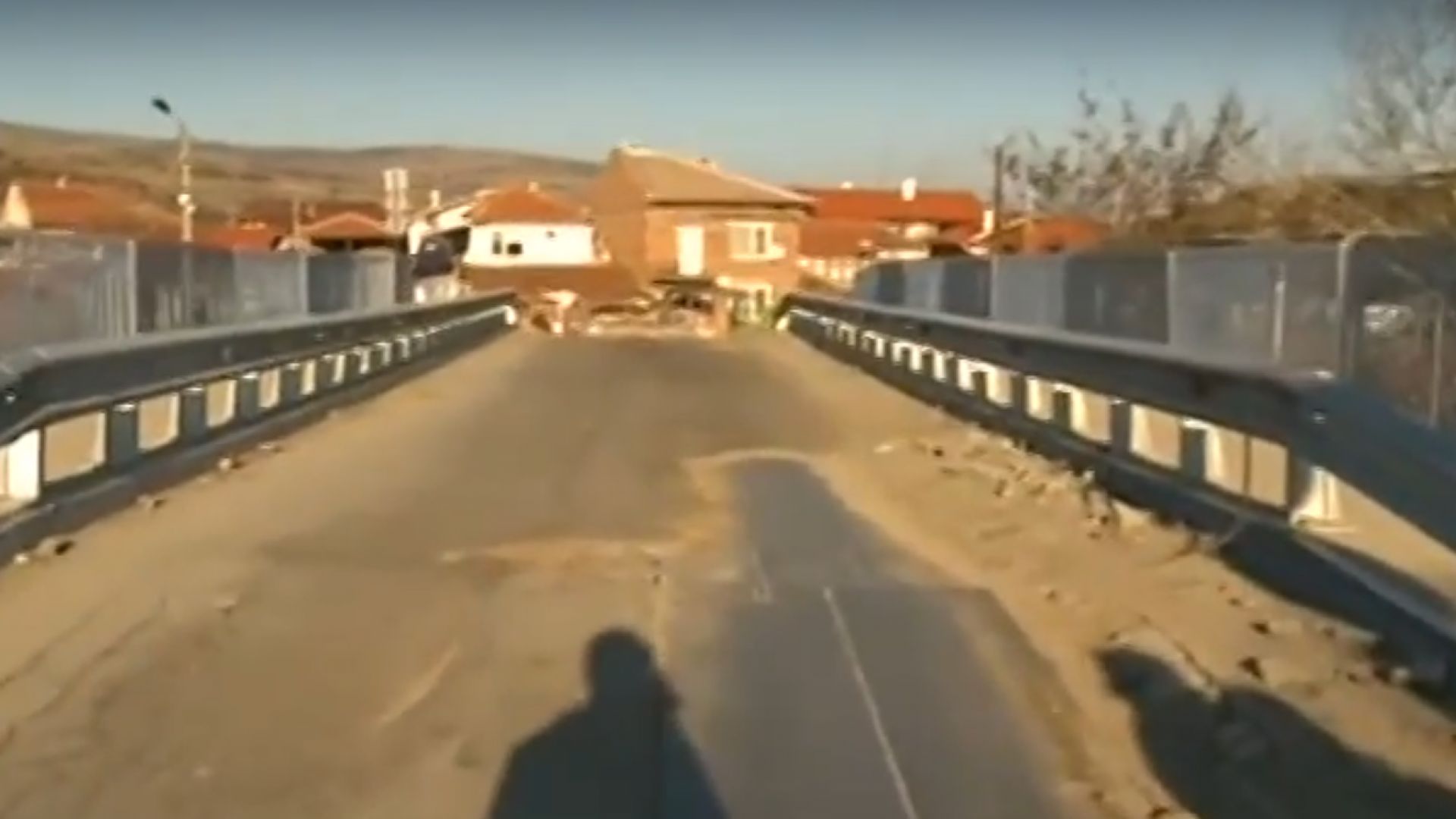 Опасен мост може да откъсне част от село Първенец