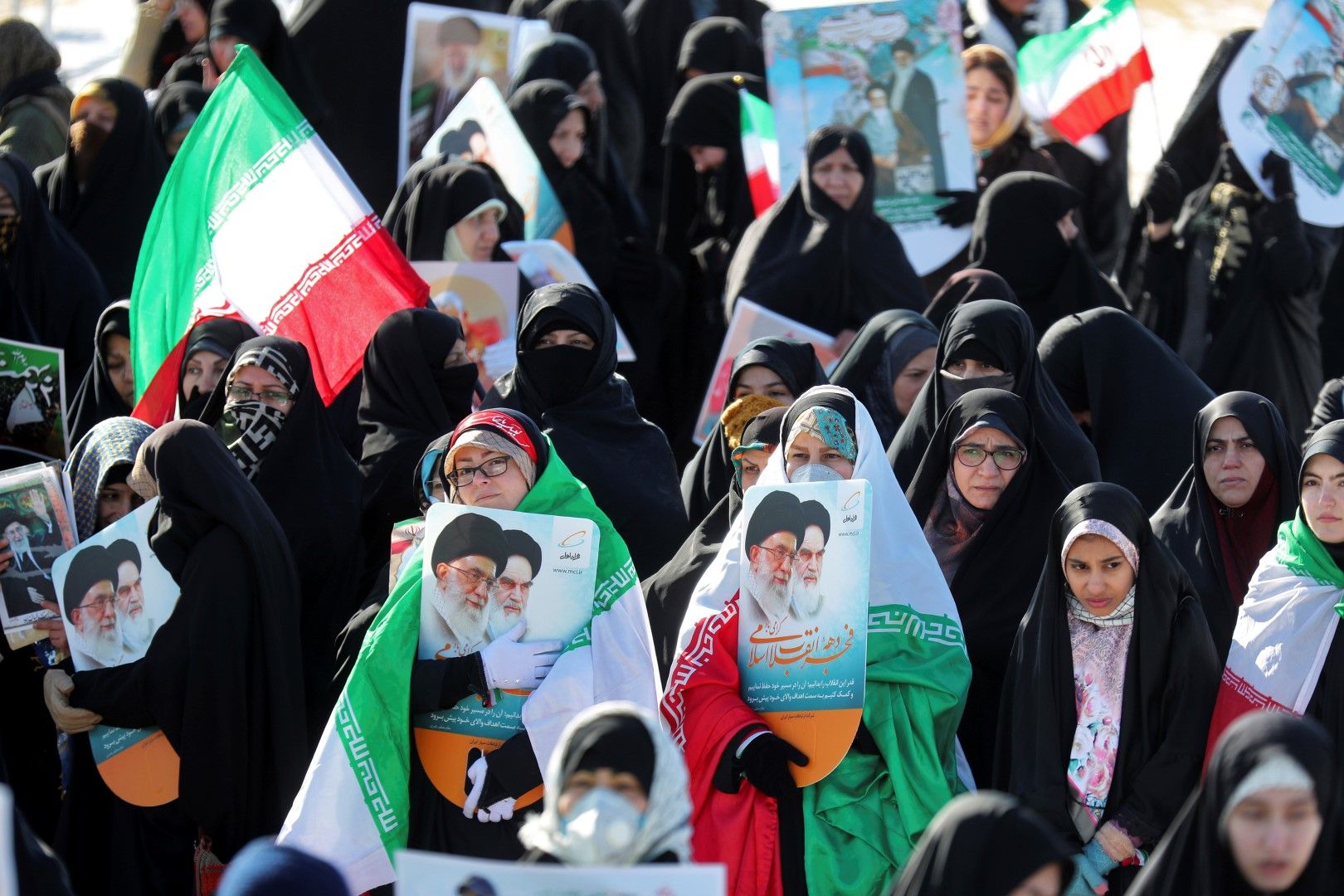 Стотици хиляди иранци се събраха на Площада на свободата в Техеран, за да отбележат 41-ата годишнина от Ислямската революция, 11 февруари