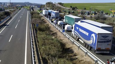 Земеделци блокираха магистрали в Испания