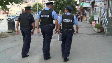 Полицайка в Косово уби родителите си и братята си, след което се самоуби (видео)