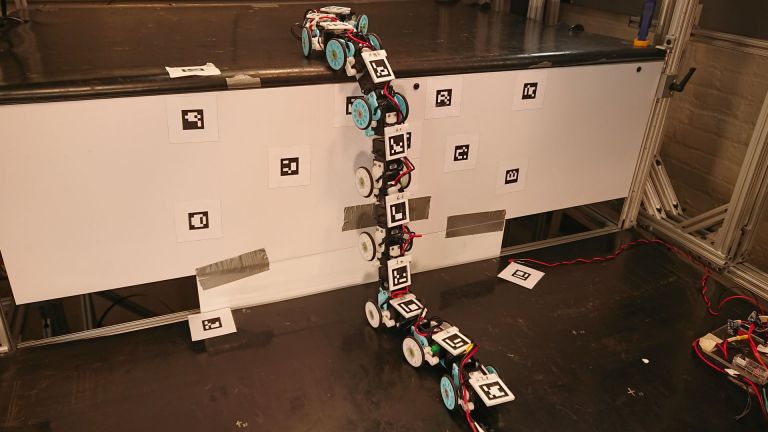 Учени създадоха роботизирана змия-спасител