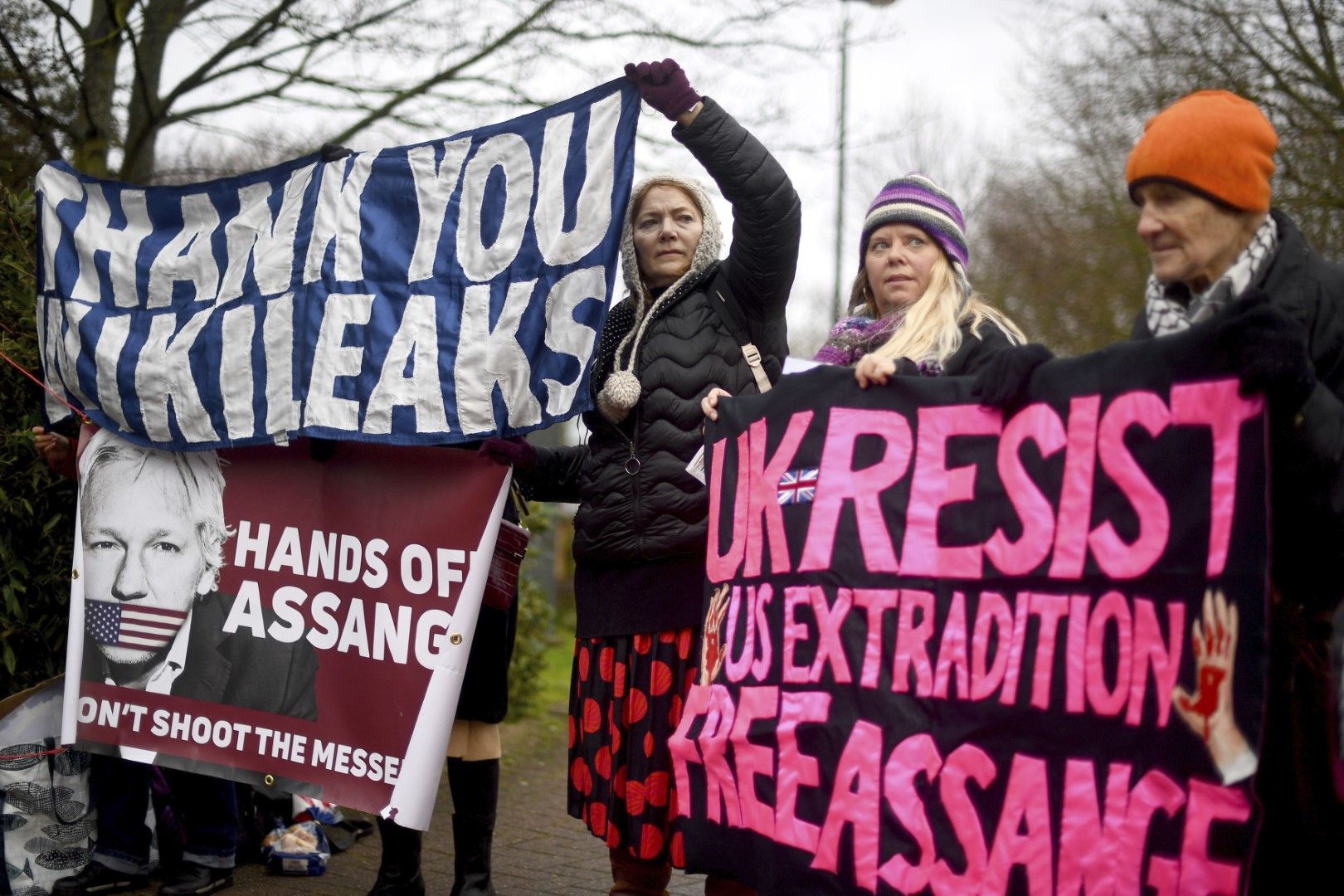 Протести в защита на Асандж в Лондон