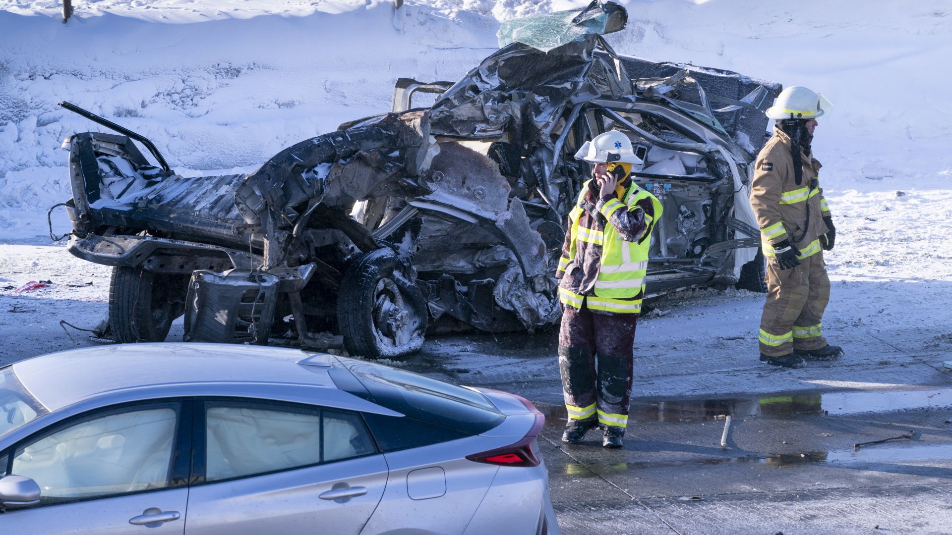 Жертви и десетки ранени при верижен сблъсък на 200 коли в Канада (видео)
