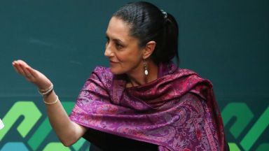 И макар че по късно решава да работи в сферата на