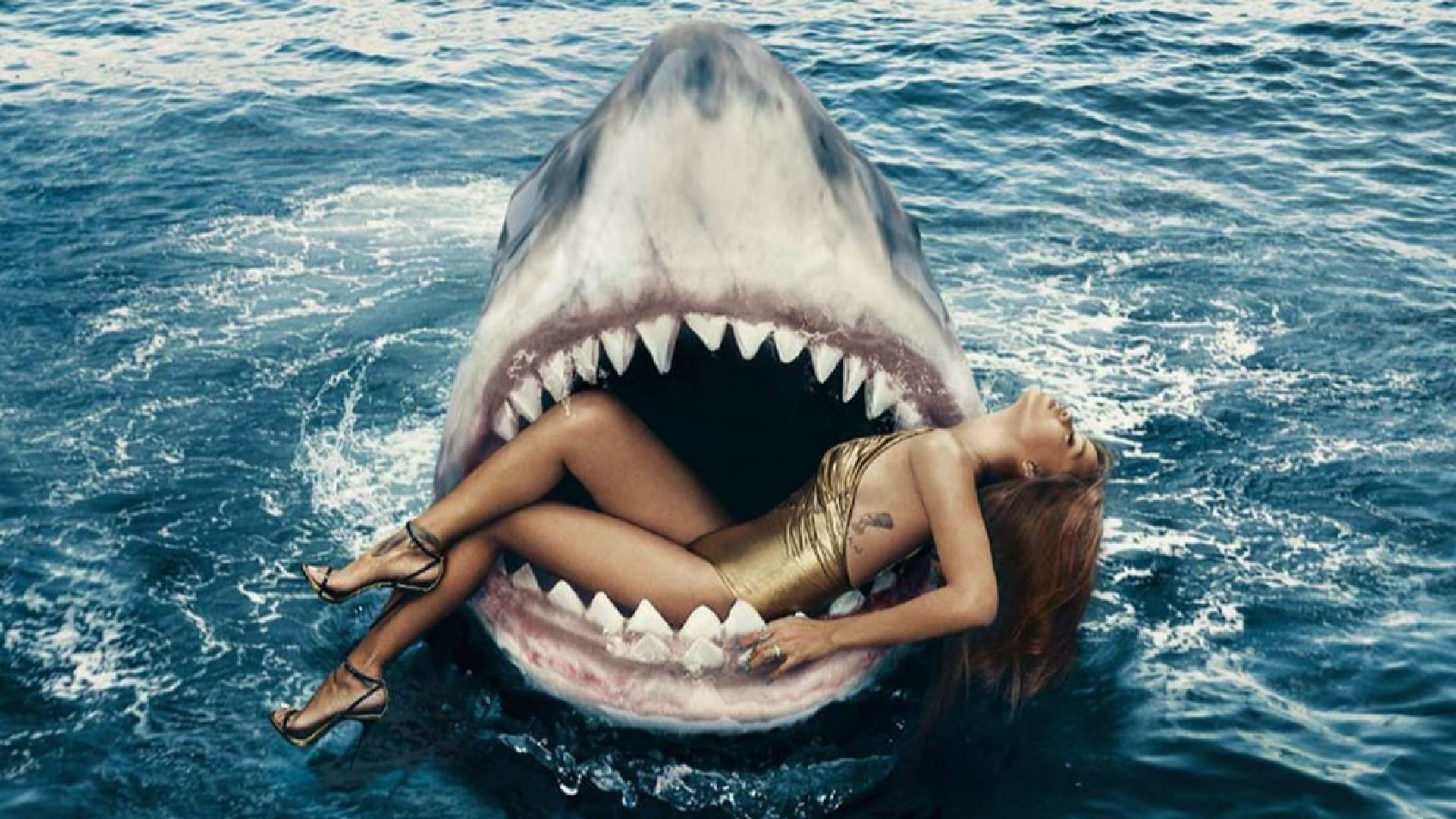 Риана в челюстите на акула за рождения си ден