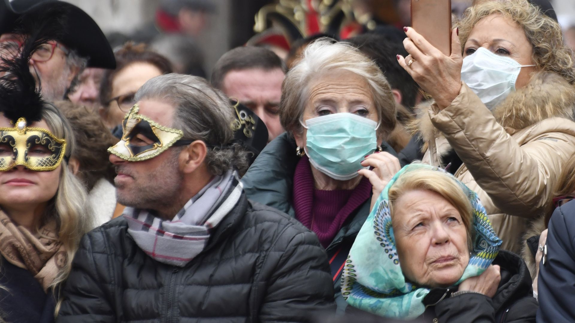 В София вече трудно могат да се намерят медицински маски