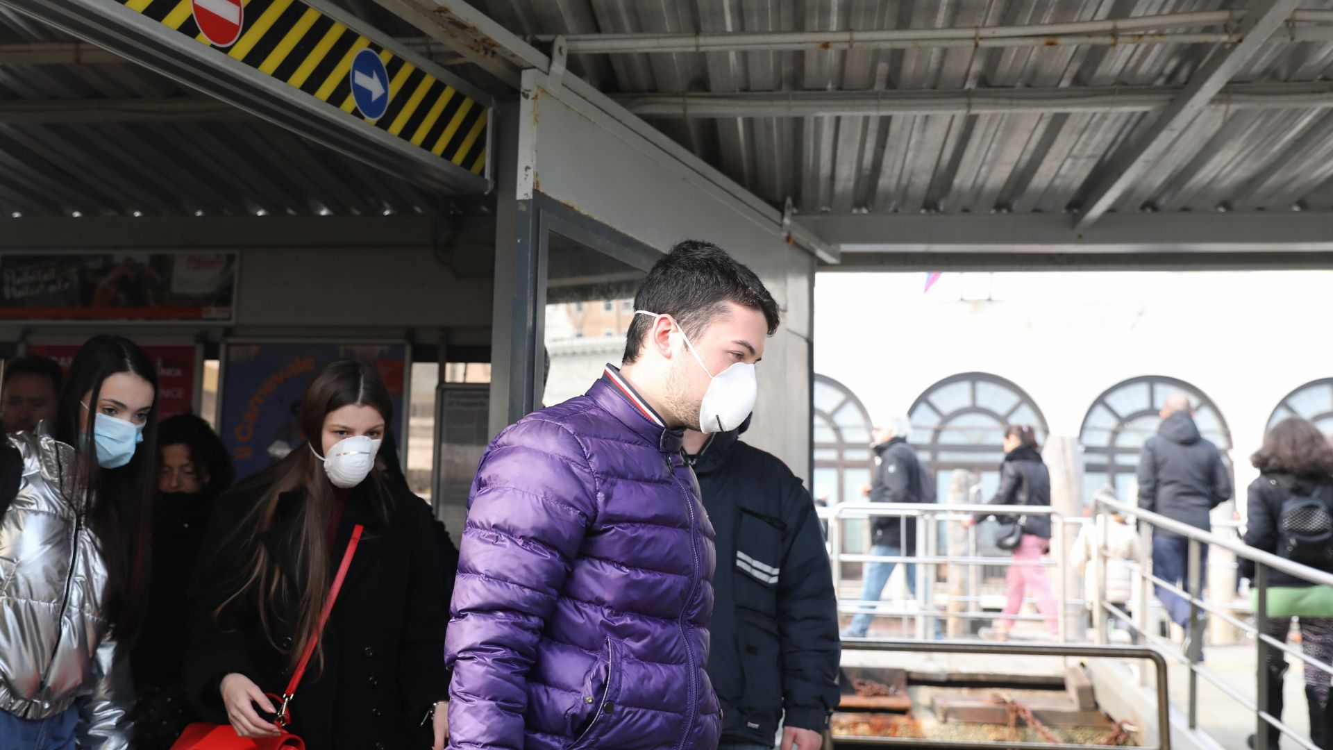 Четвърти починал заради коронавируса в Италия,  витае страх от глобална пандемия
