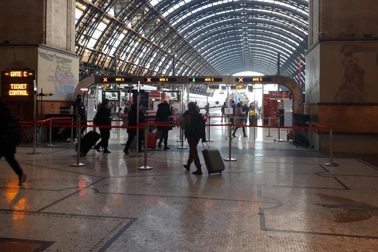 Централната гара в Милано никога не е била по-празна