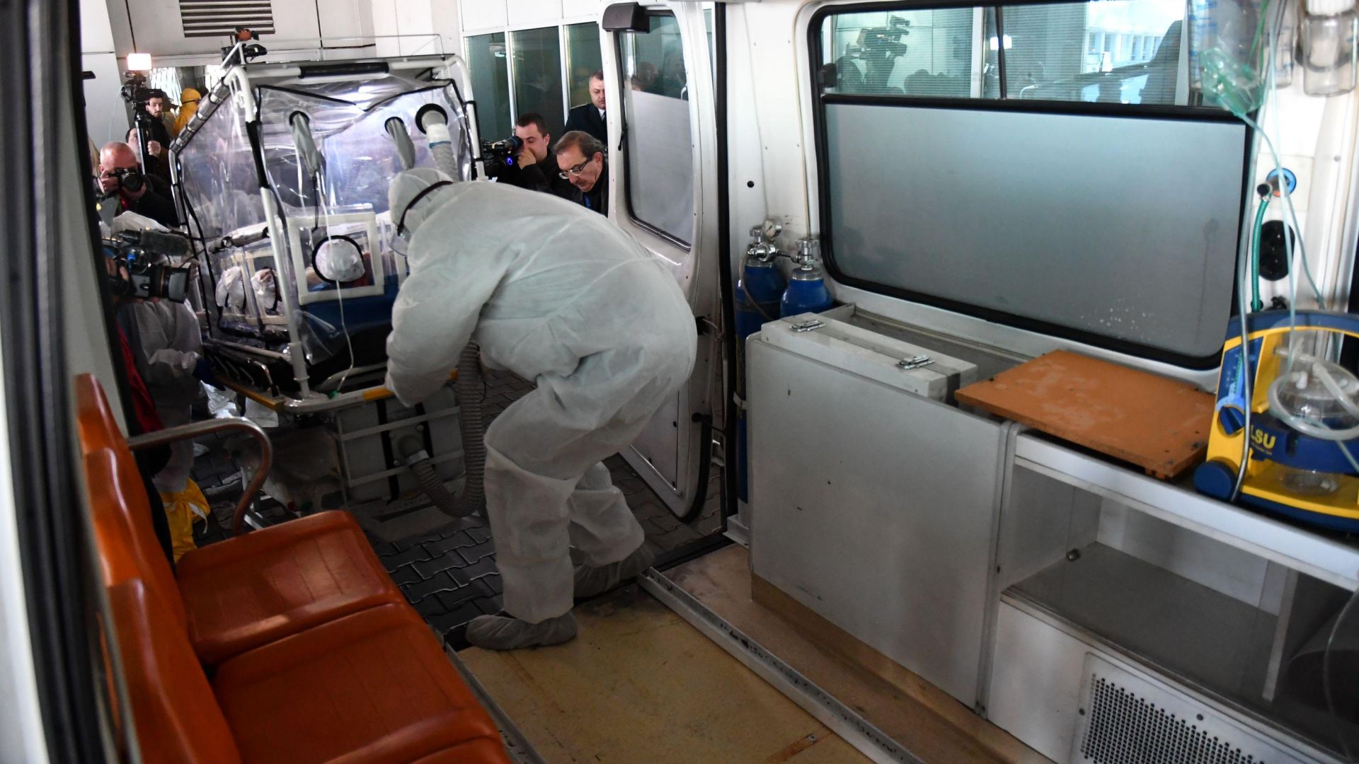 Двама българи които работят в земеделския комбинат Пелагония в Битоля