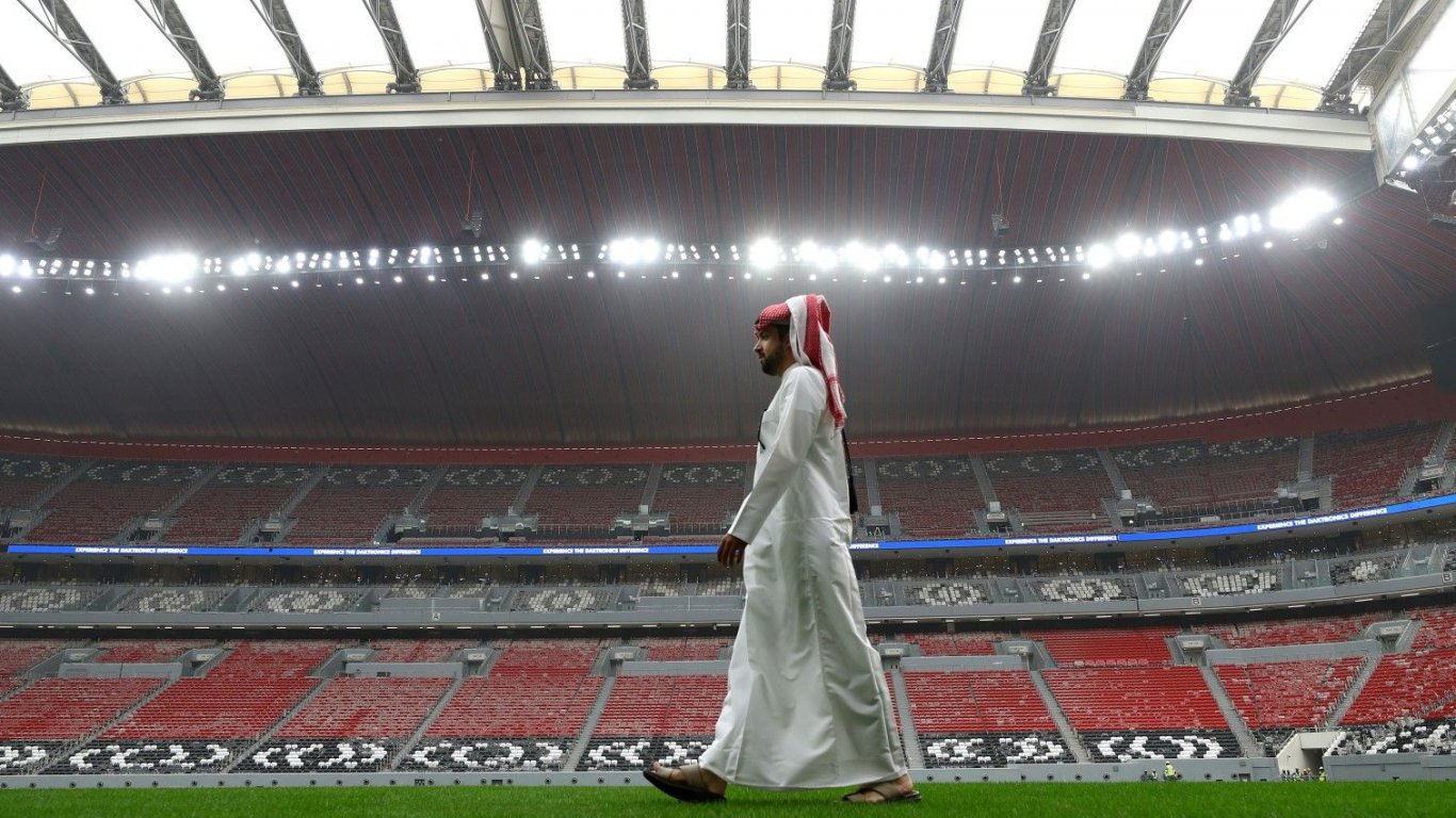 Робството съществува и днес - погледнете ФИФА и Катар