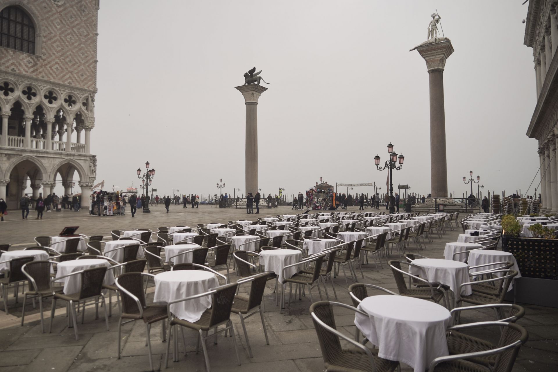 Необичайно празен е площад Сан Марко във Венеция