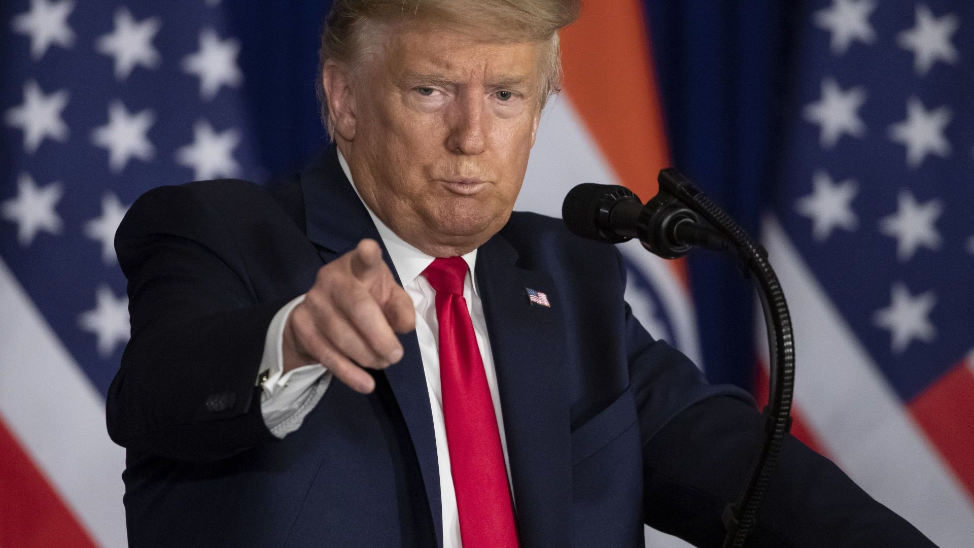 Предизборният щаб на американския президент Доналд Тръмп подаде вчера иск