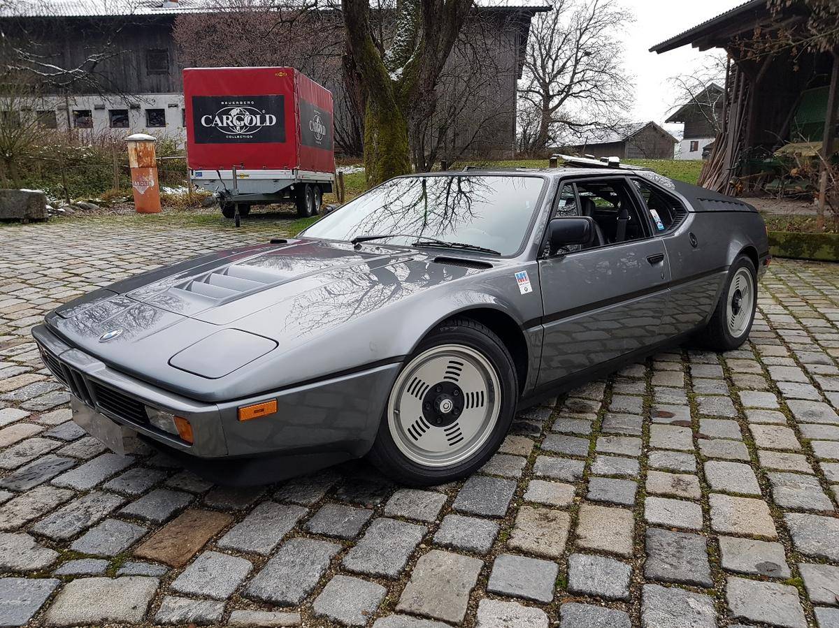 Красиво BMW M1 за над 1 милион лева