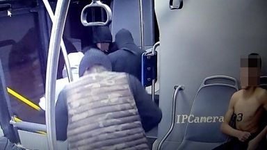 СДВР показа нападателите на момчето в столичния автобус (снимки)