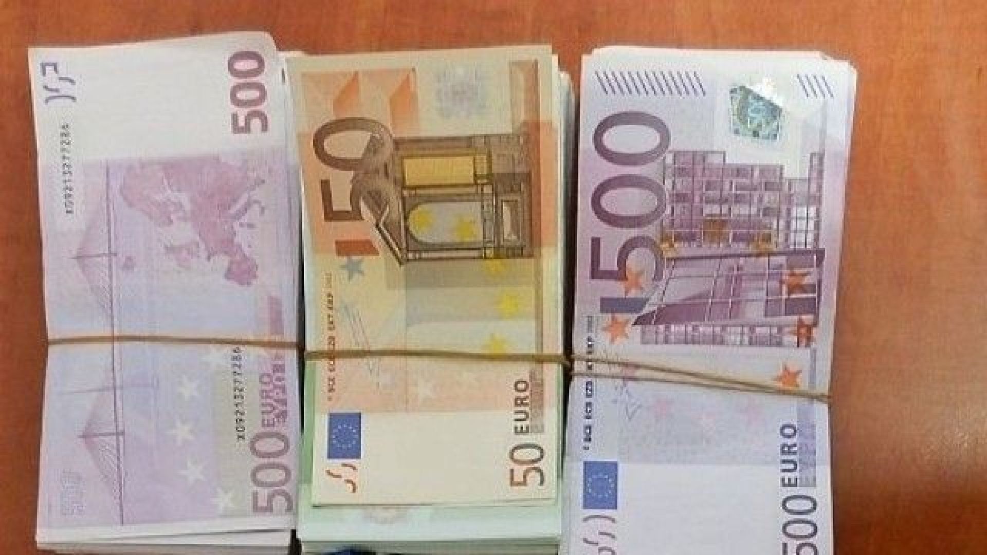 Откриха недекларирани 100 000 евро в багаж на пътник