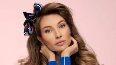 Никол Станкулова украси корицата на списание със снимка "бонбон"