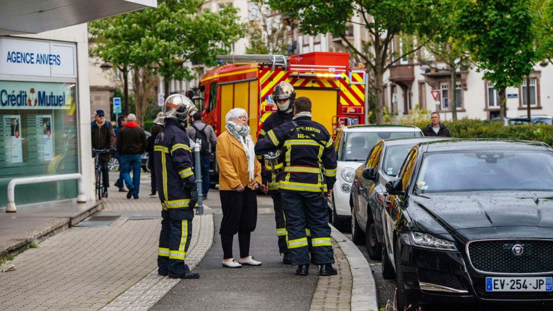 Пет души загинаха тази нощ при пожар в сграда около