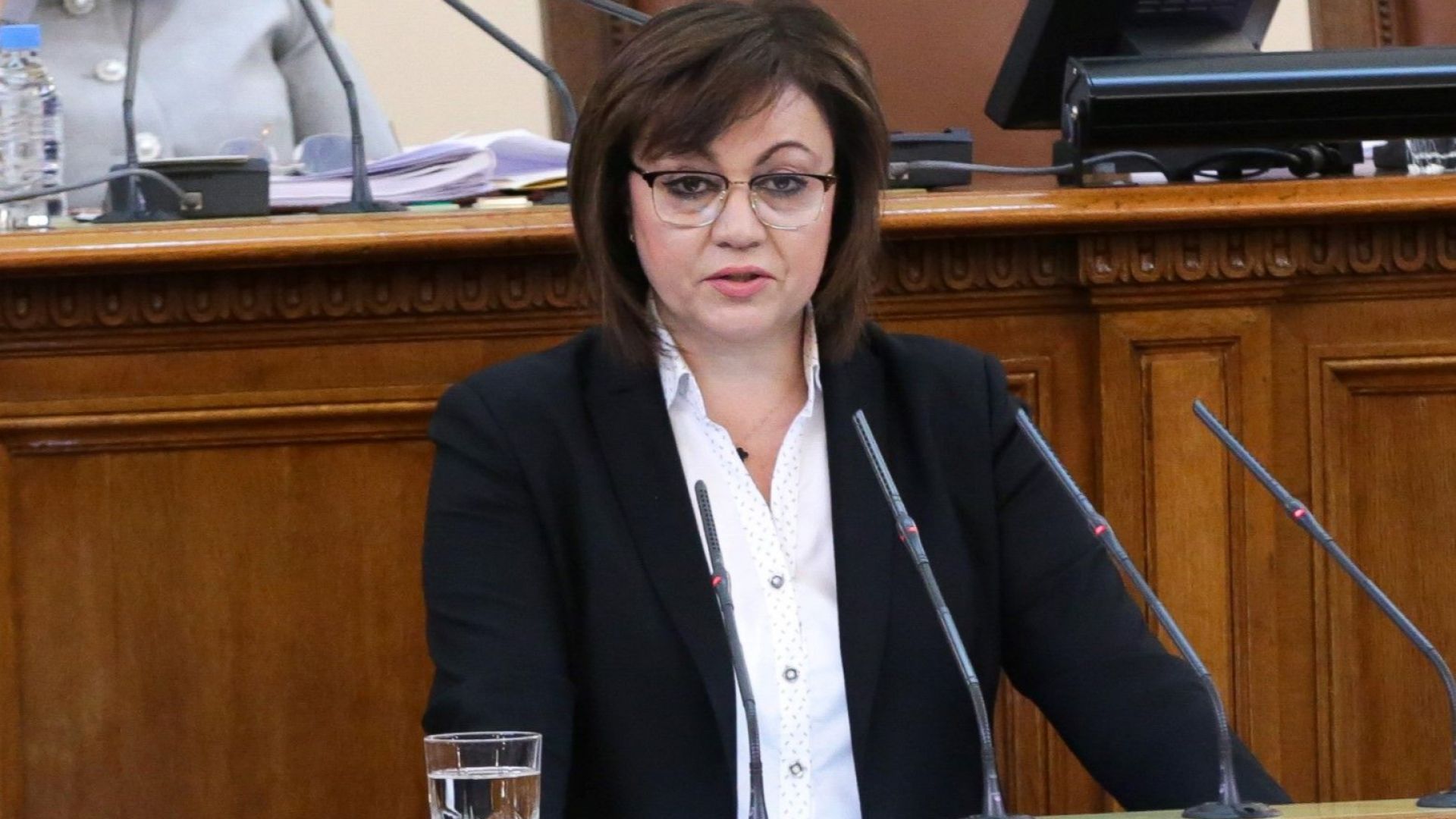 Лидерът на БСП Корнелия Нинова призова премиера Бойко Борисов да